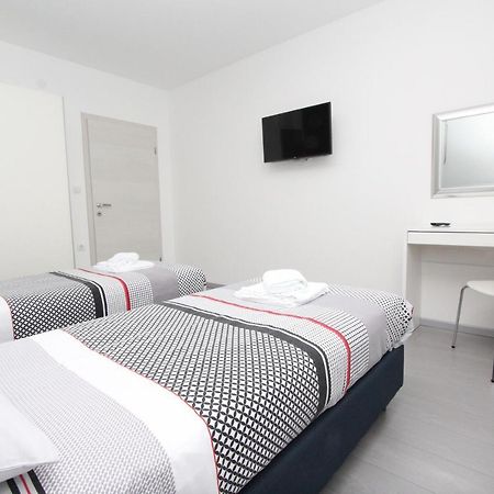 Apartment Karlo 1 Rovigno Esterno foto