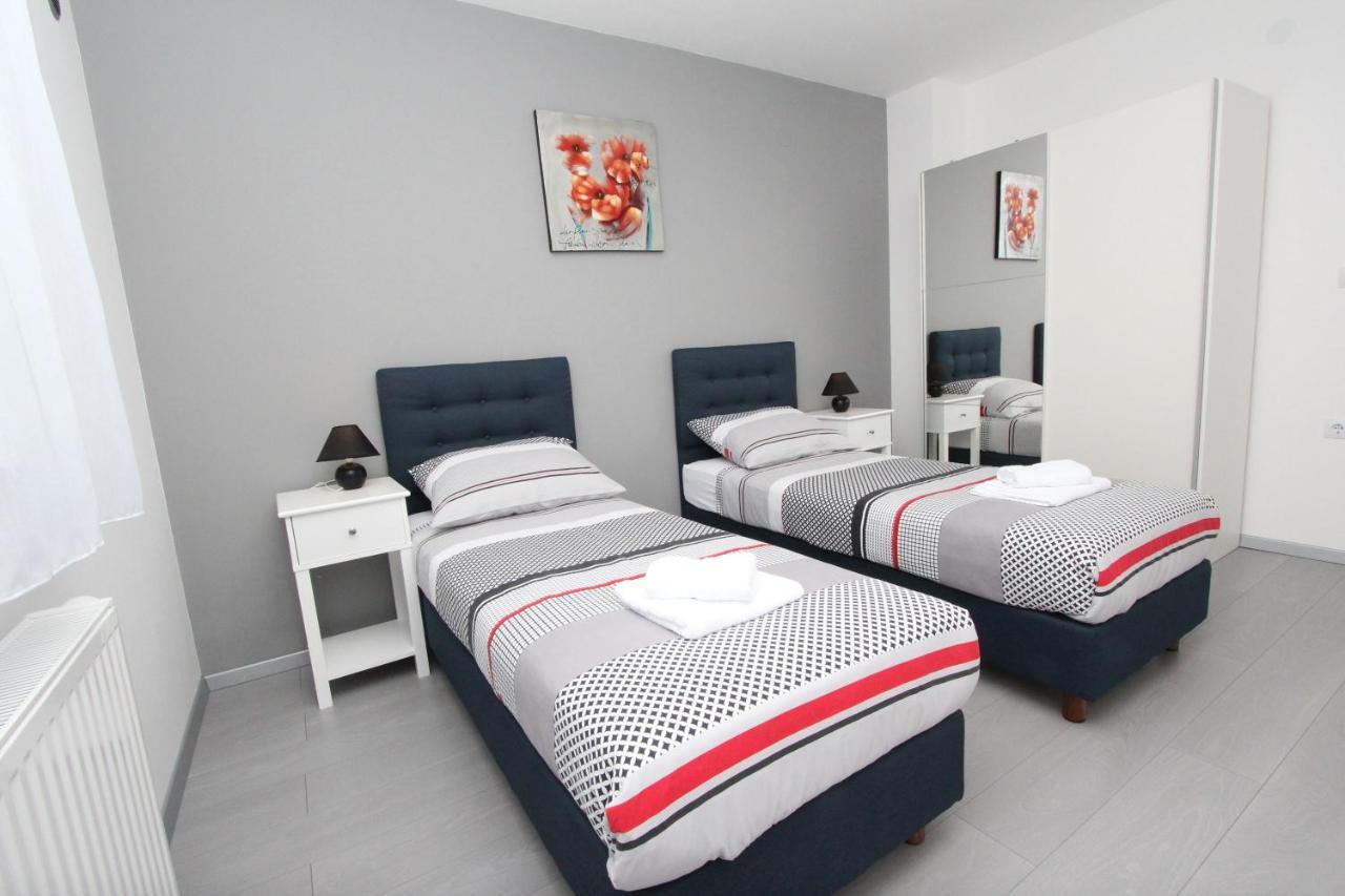 Apartment Karlo 1 Rovigno Esterno foto
