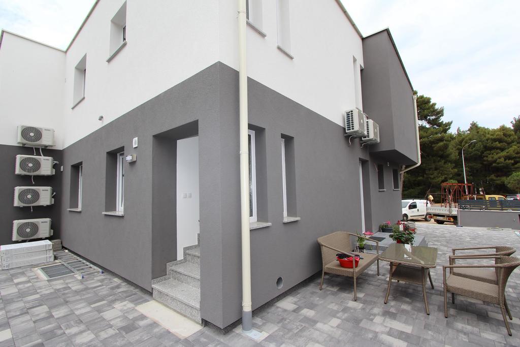 Apartment Karlo 1 Rovigno Esterno foto