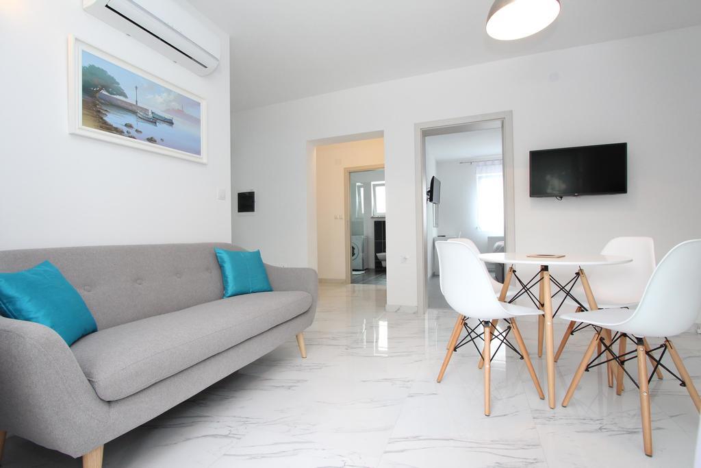 Apartment Karlo 1 Rovigno Esterno foto