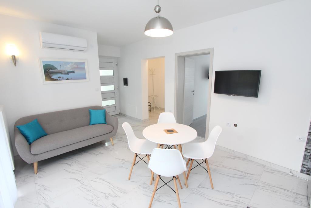 Apartment Karlo 1 Rovigno Esterno foto